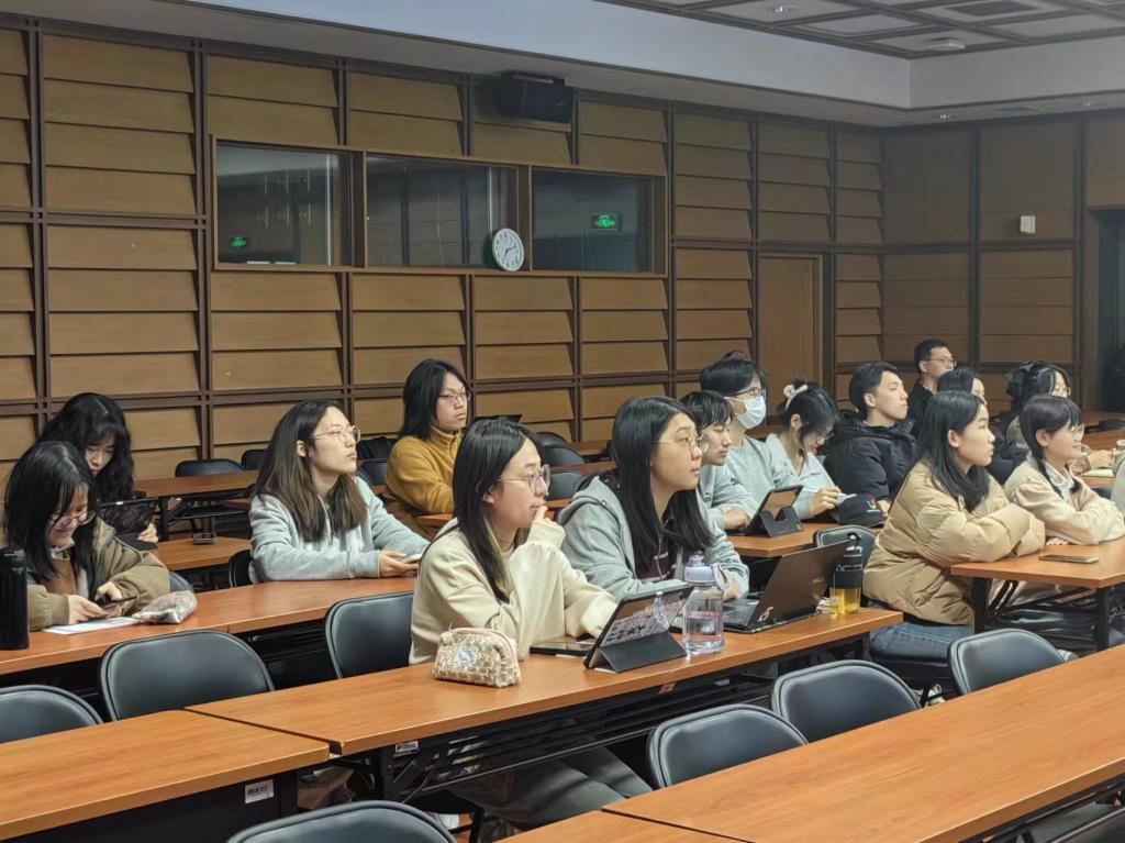 郭华伟老师以“自我实现的必由之路”为